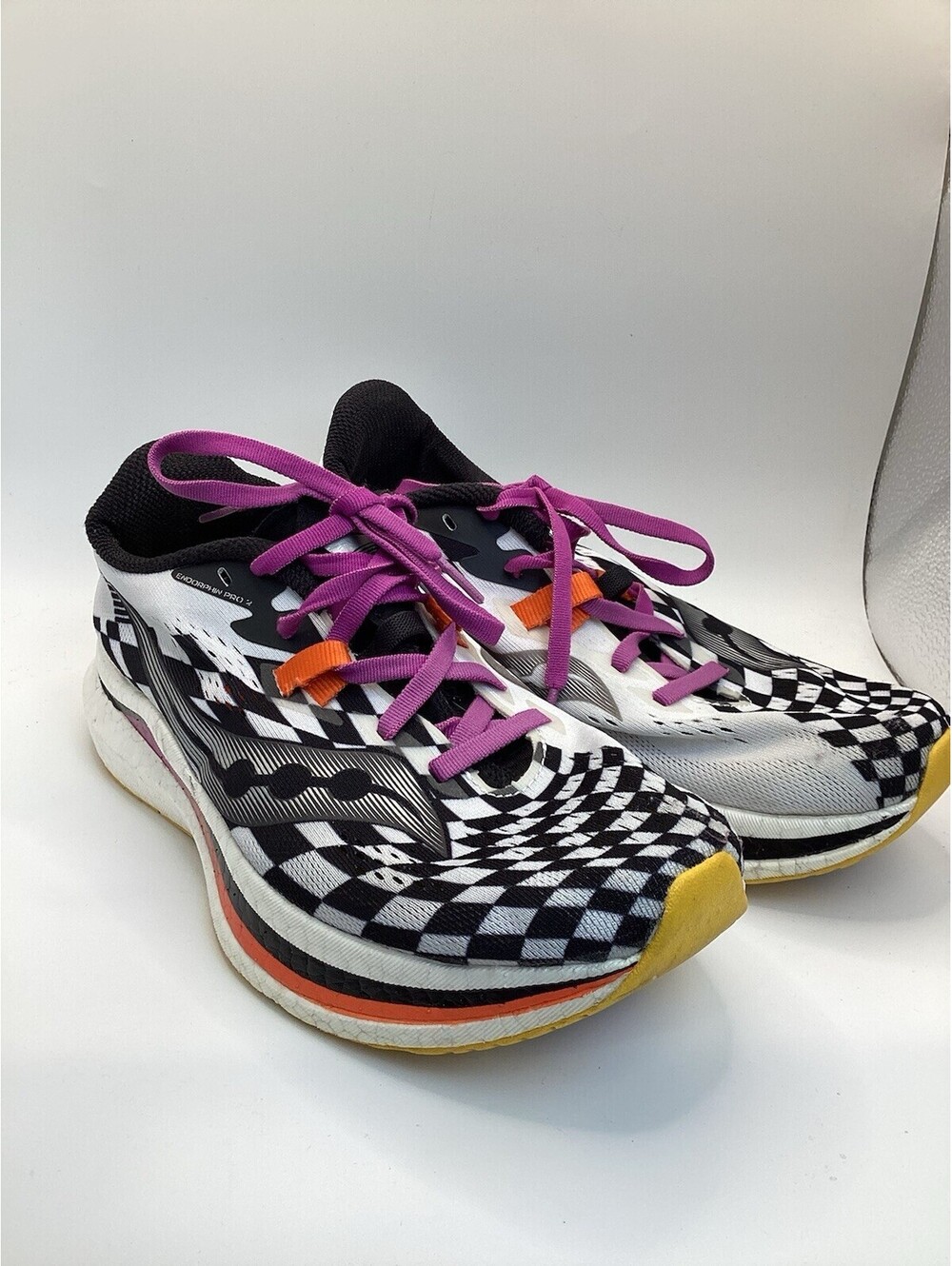 SAUCONY ENDORPHIN PRO 2 RUNNING SHOES CHECK MULTI WOMENS SIZE 8